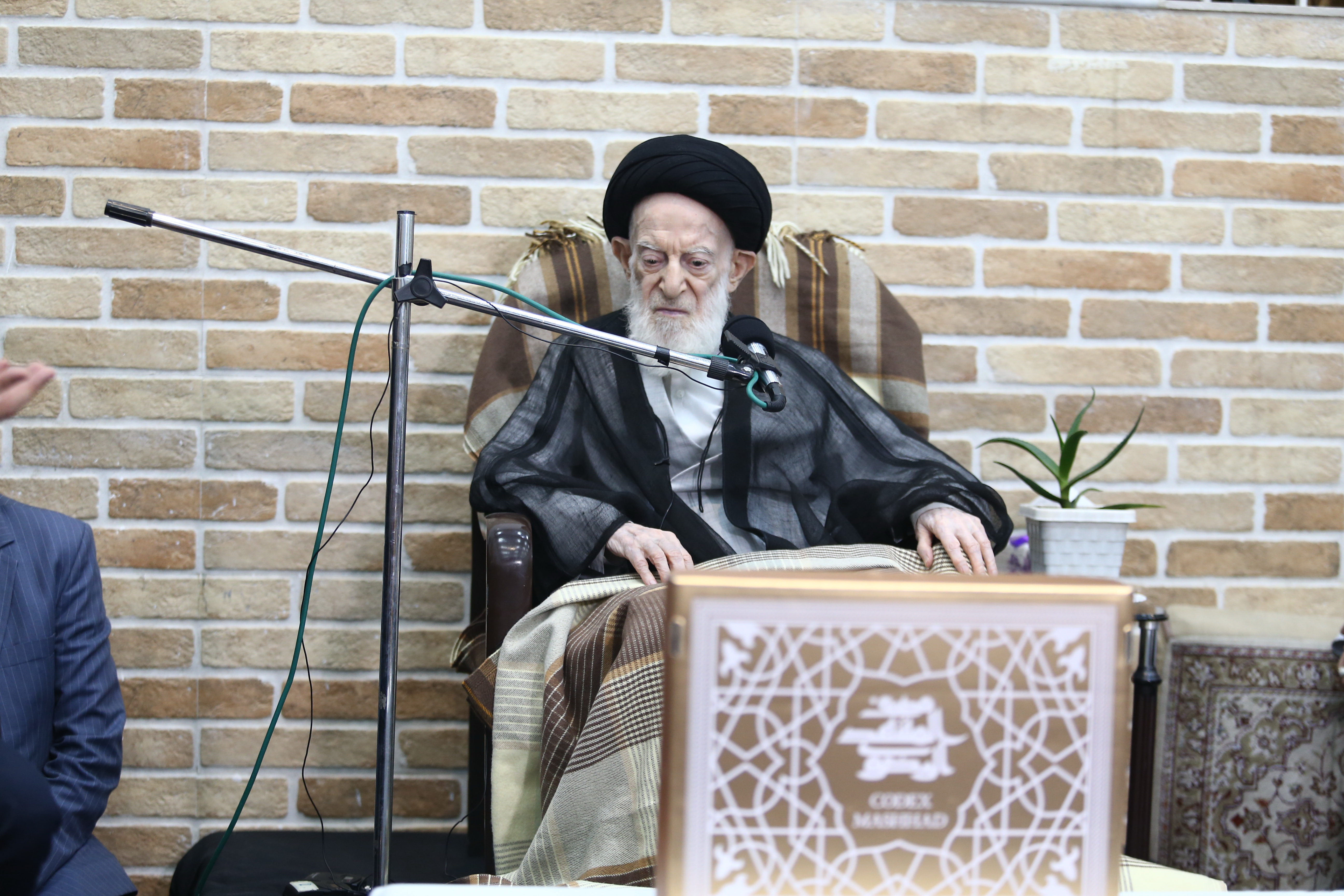 زیرنویس: