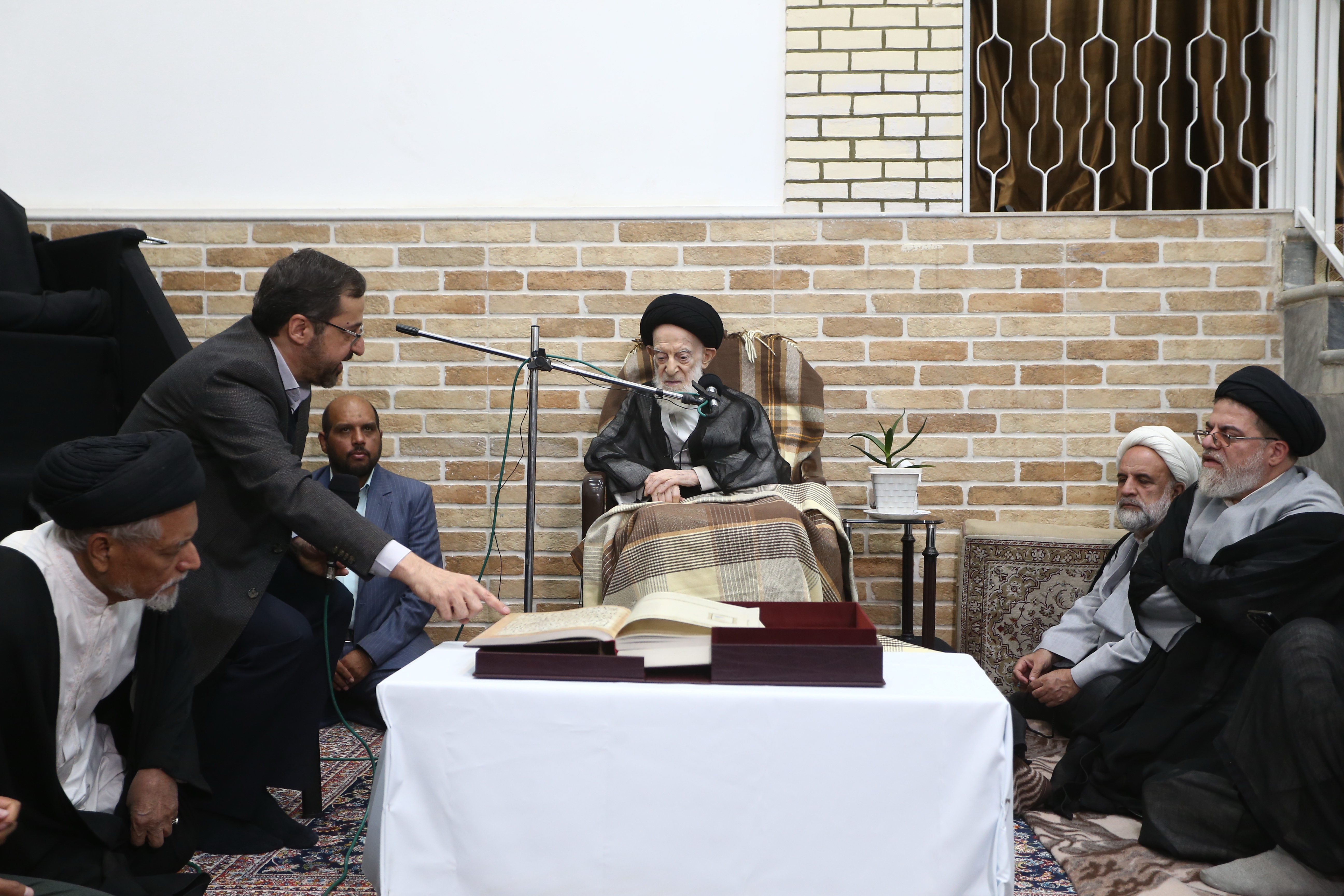  زیرنویس: