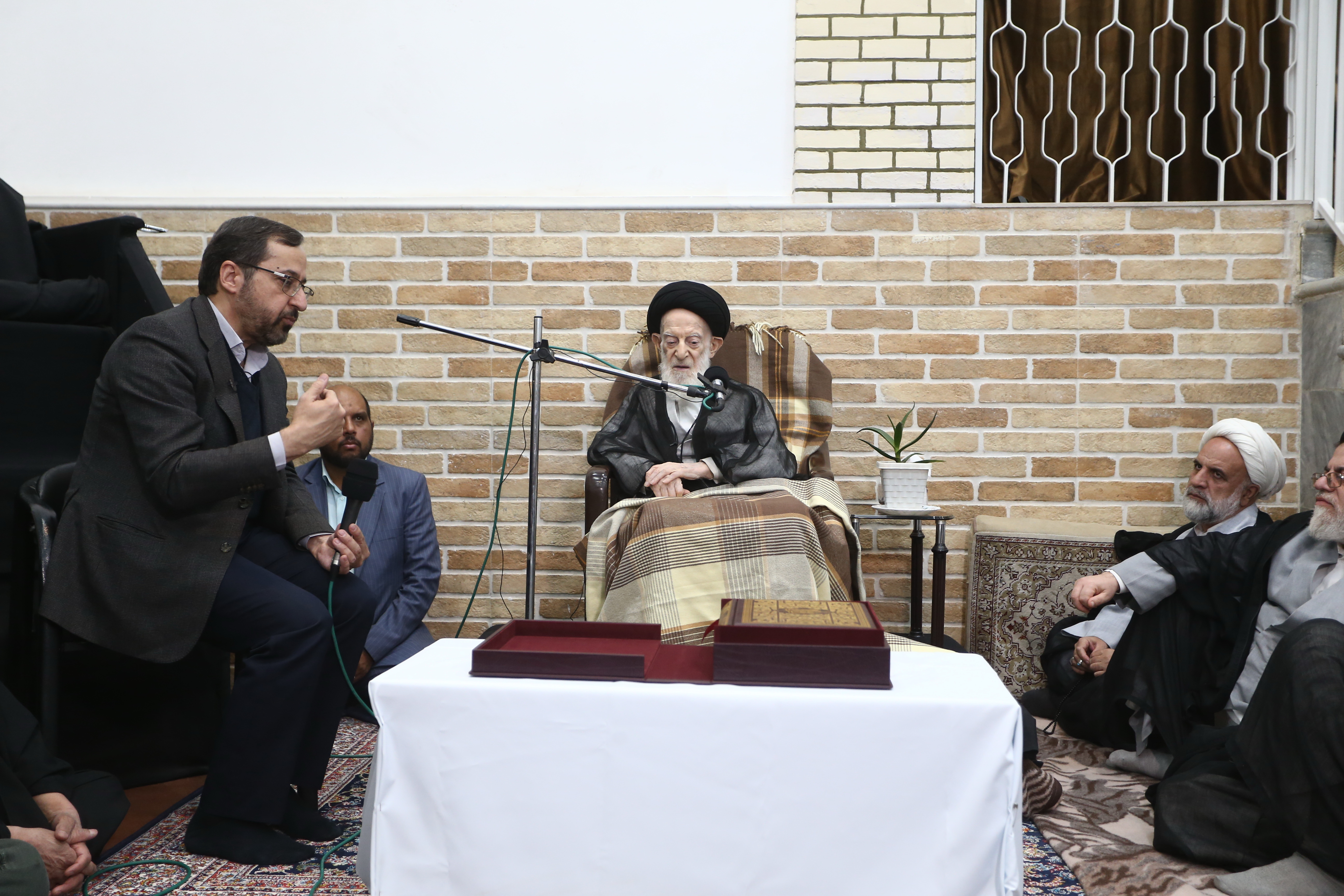  زیرنویس: