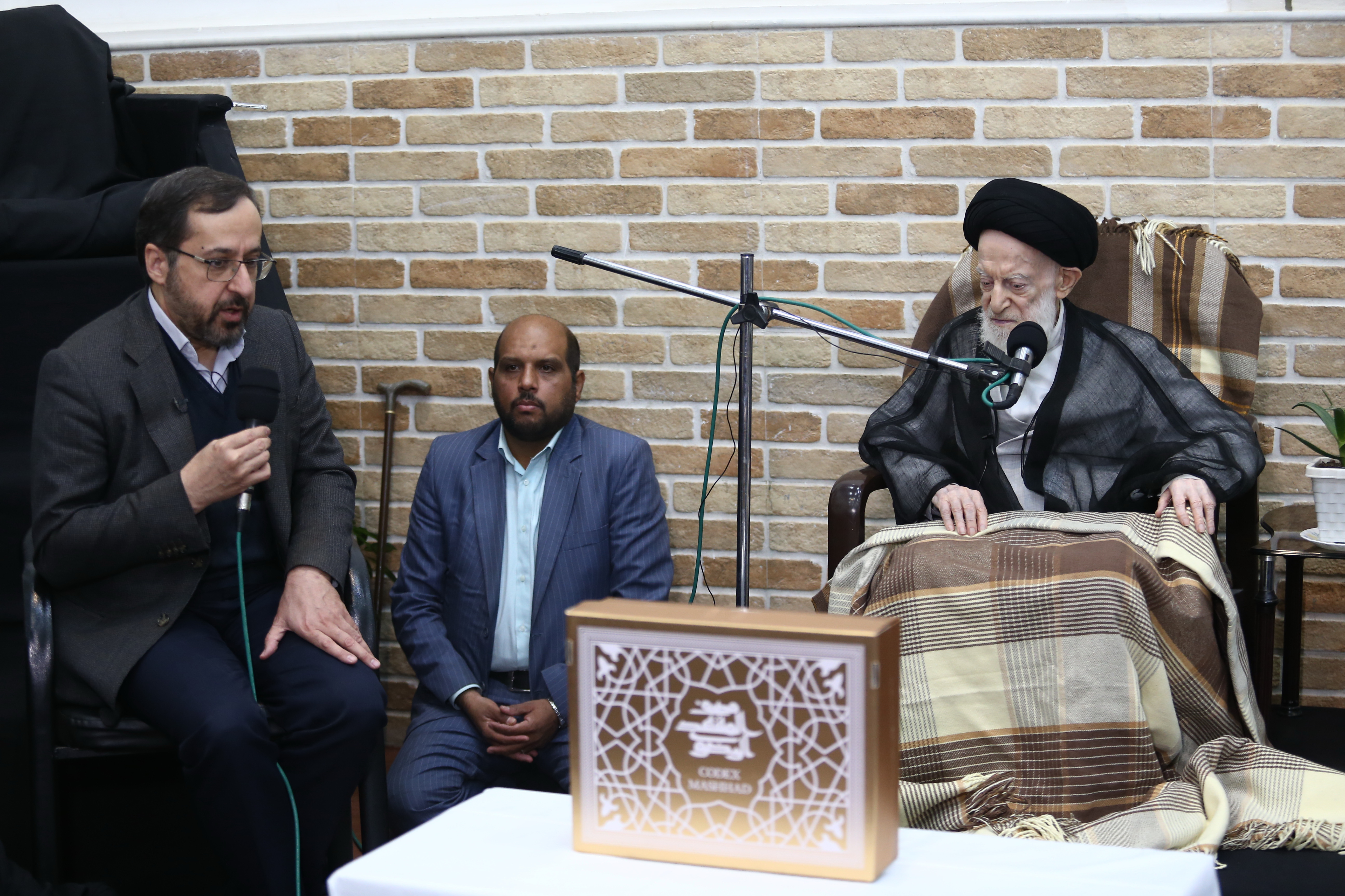  زیرنویس: