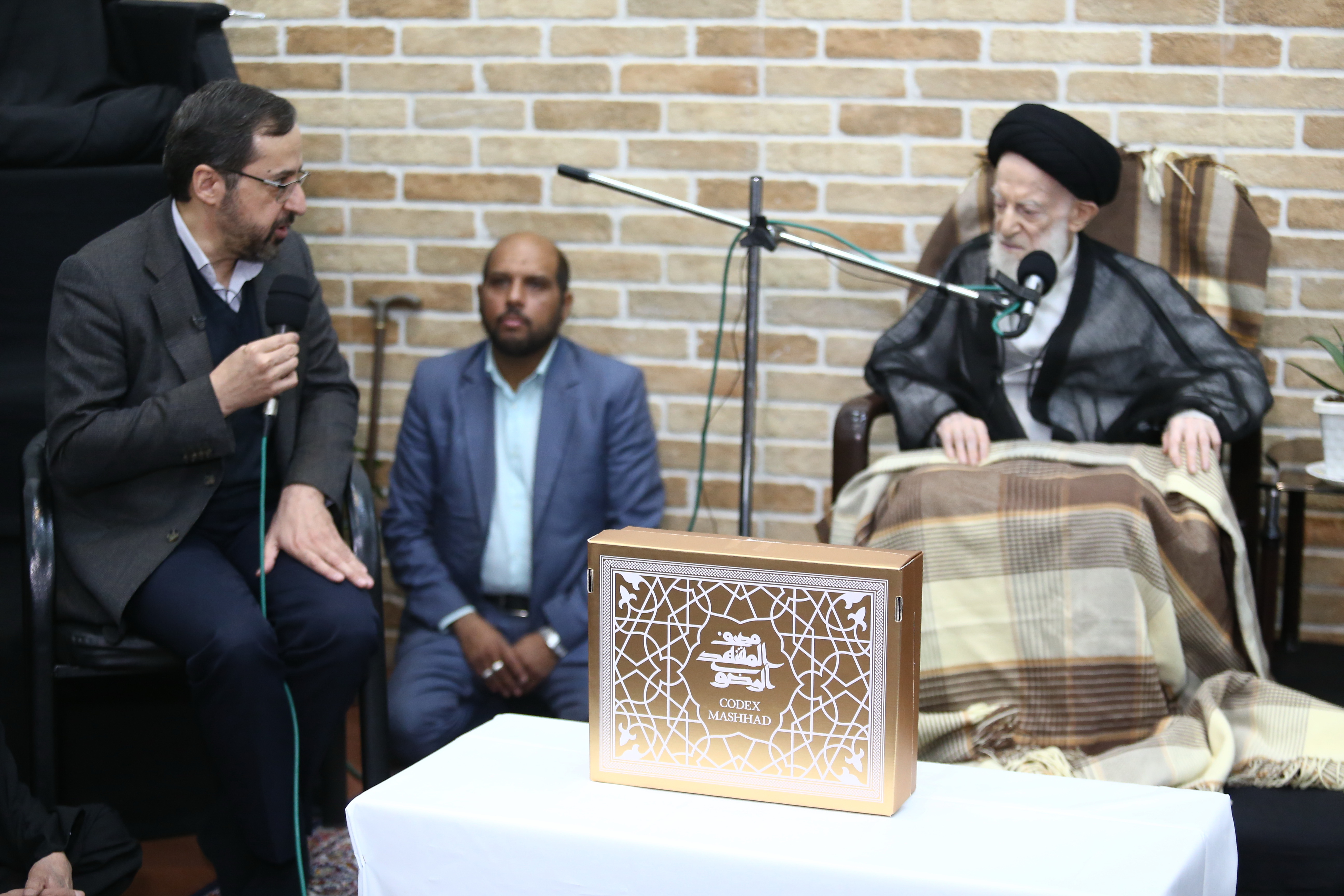  زیرنویس: