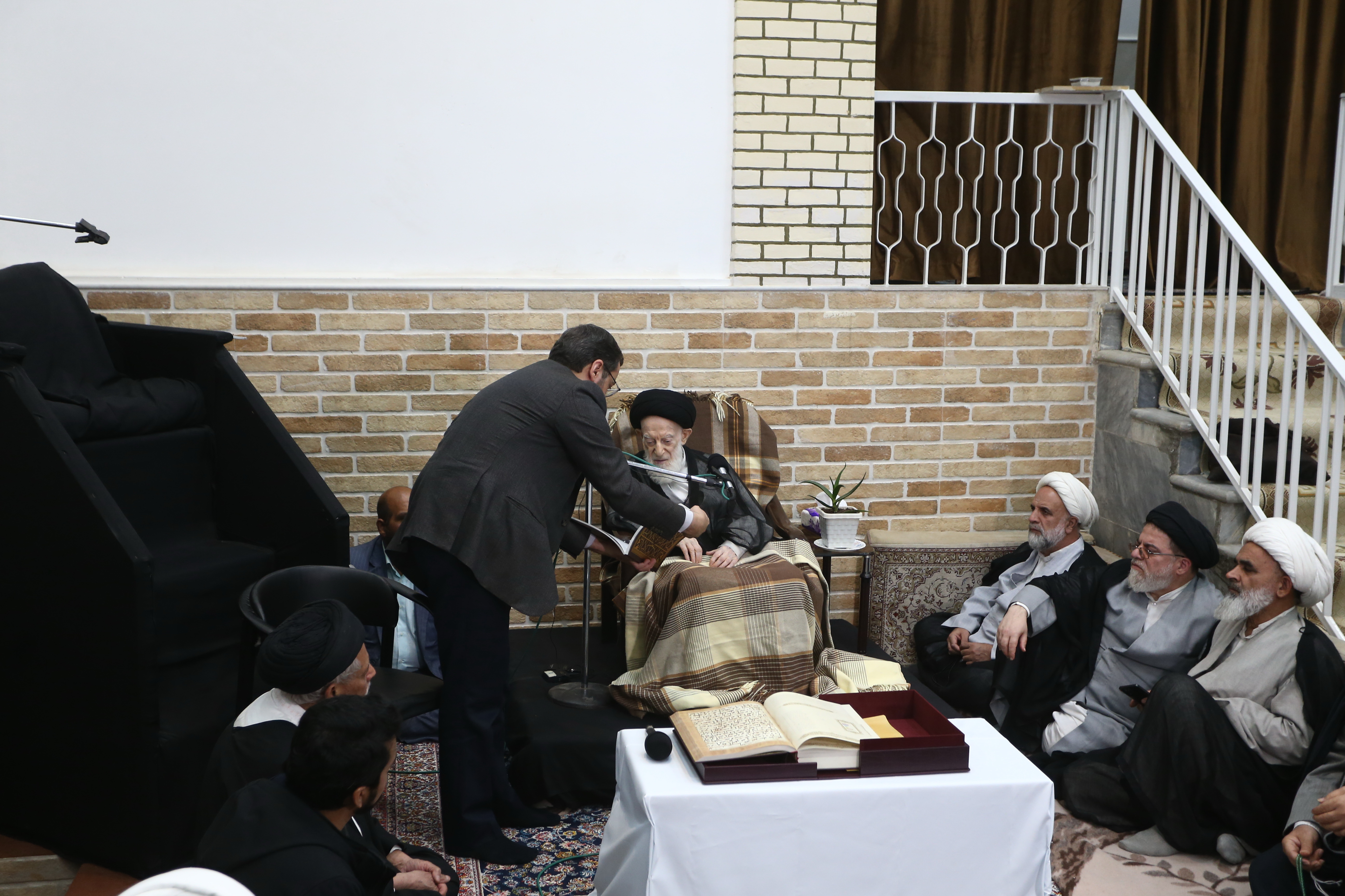  زیرنویس: