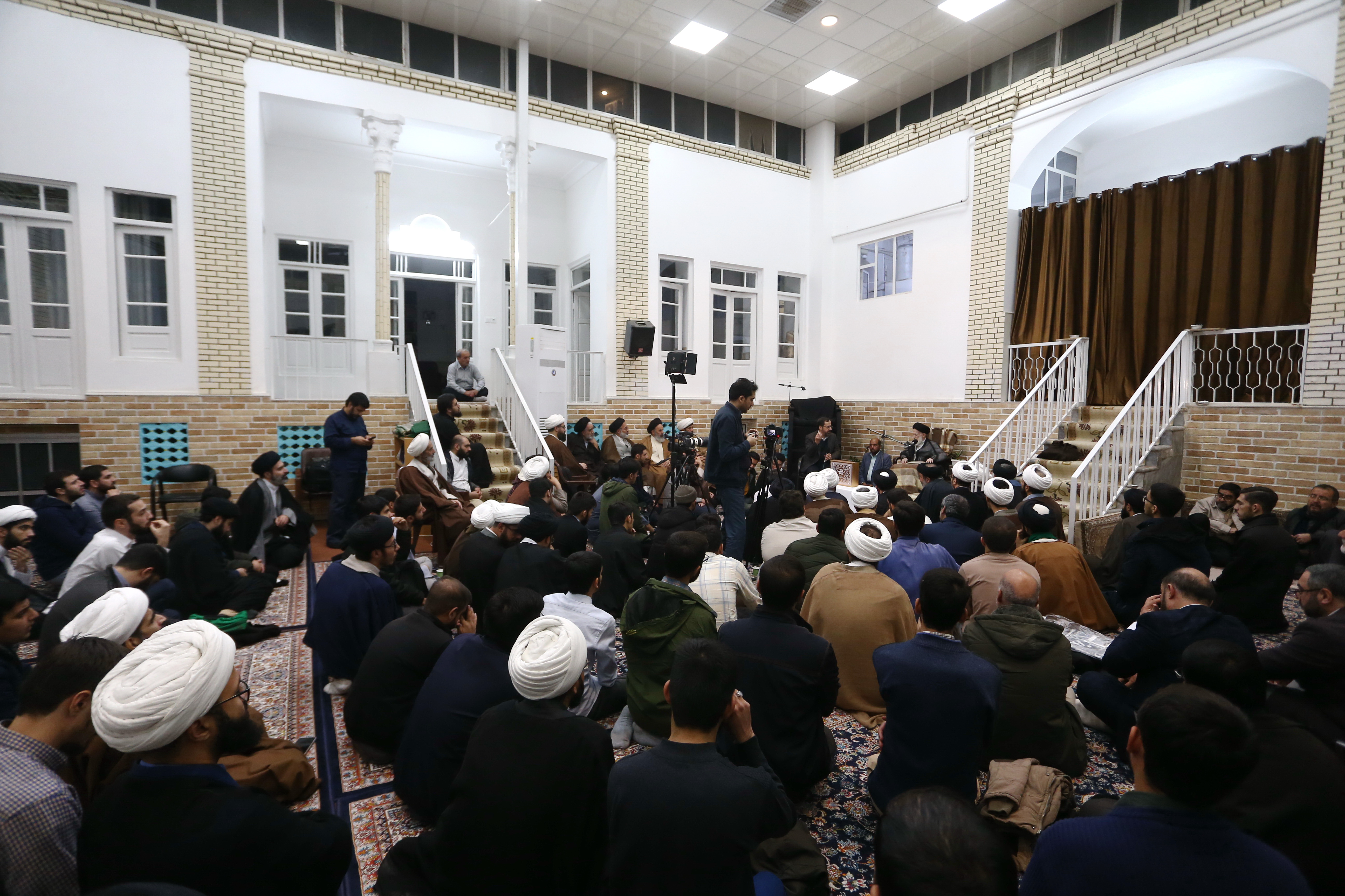  زیرنویس: