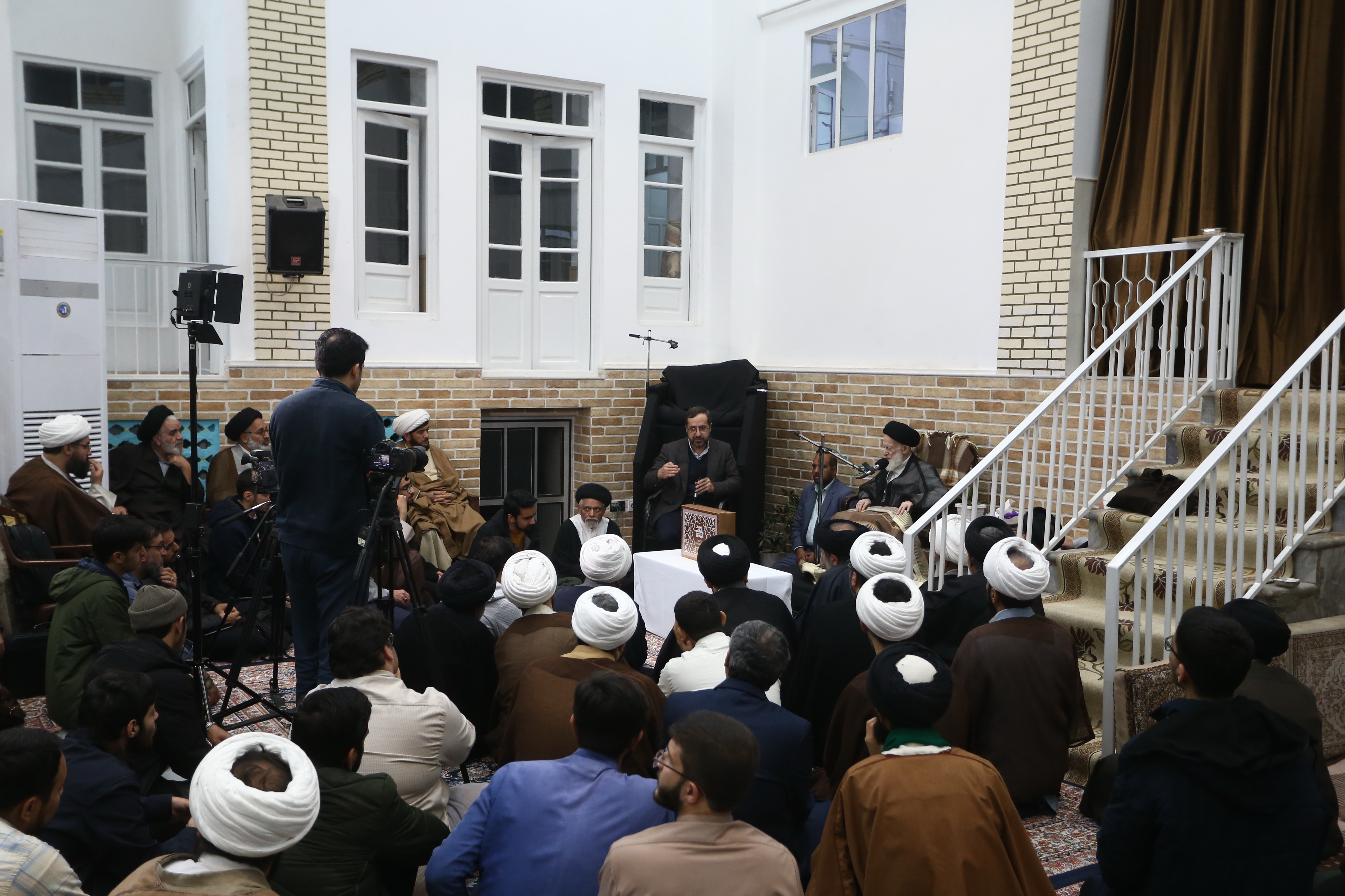  زیرنویس: