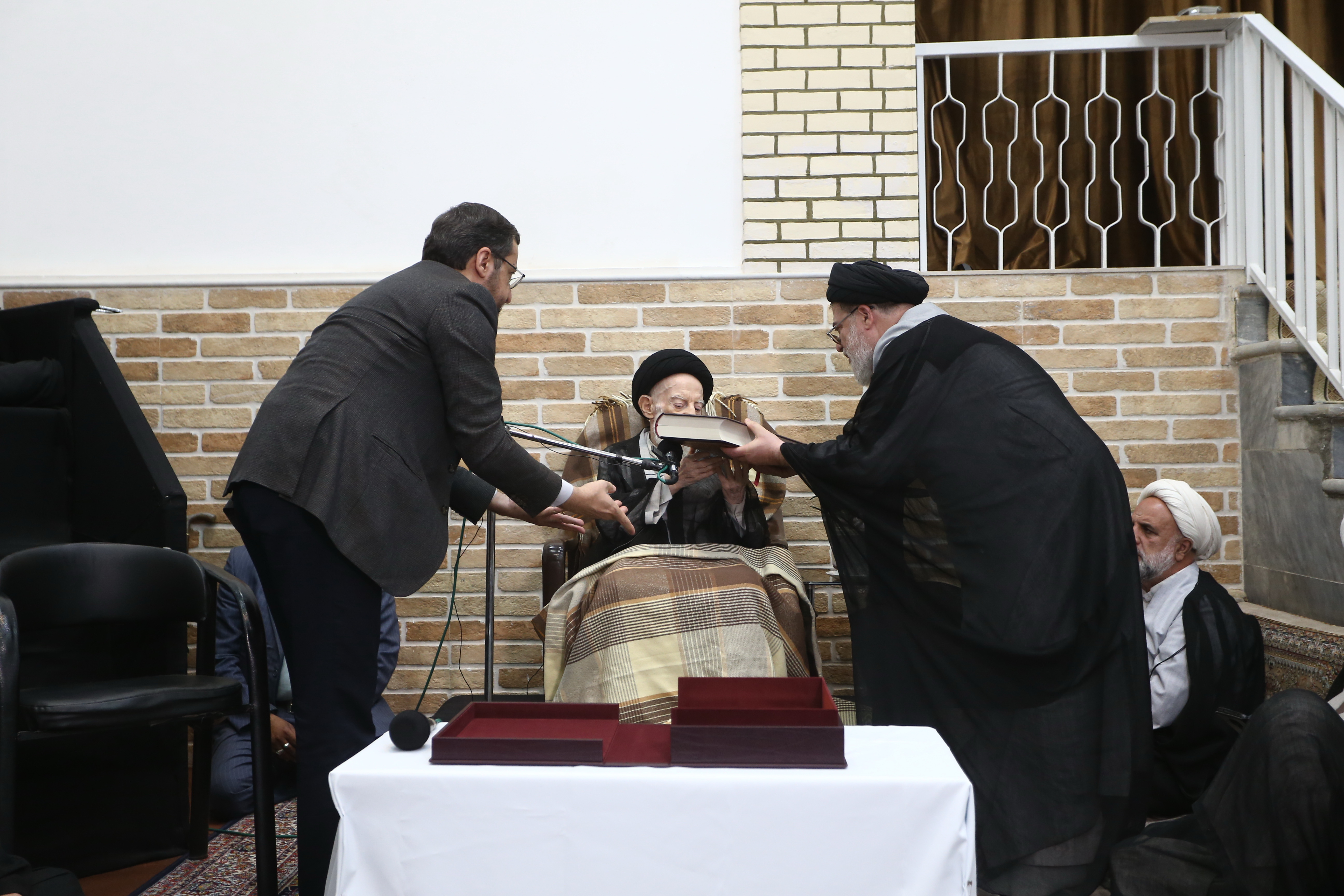  زیرنویس: